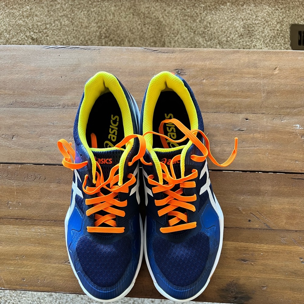 ASICS tennis shoe